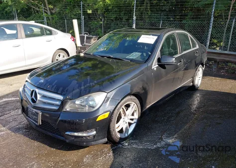 2013 Mercedes-Benz C 250 Luxury/Sport из США, поврежденный, VIN WDDGF4HB3DA810612
